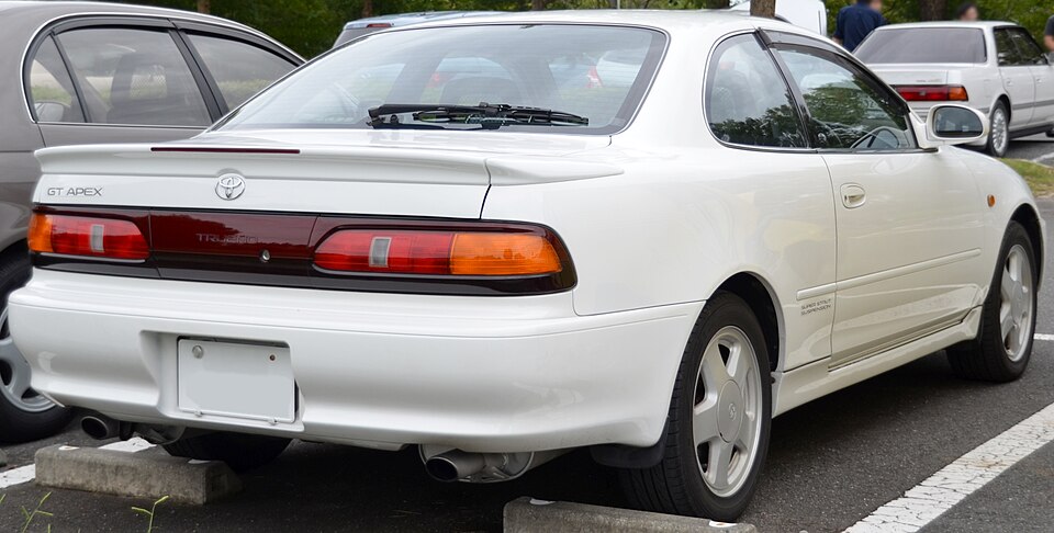 トヨタ カローラレビン／スプリンタートレノ AE101 の後方写真