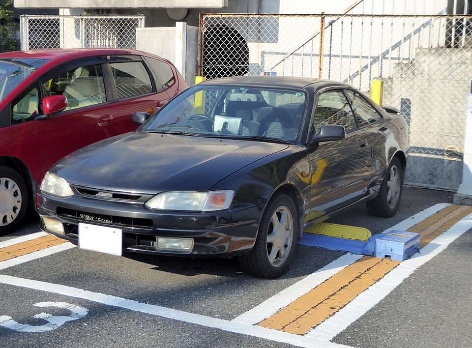 トヨタ カローラレビン/スプリンタートレノ AE111 の外観写真