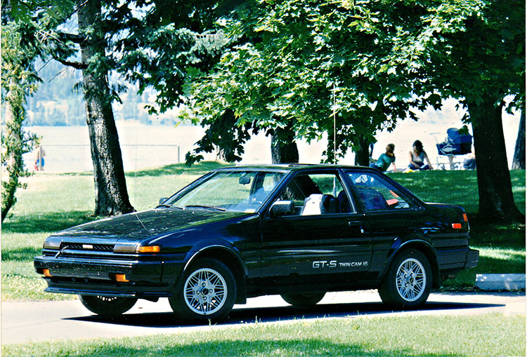 トヨタ カローラレビン／スプリンタートレノ AE86 の外観写真