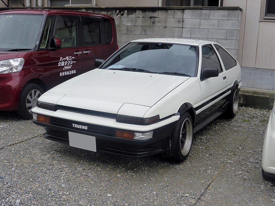 トヨタ カローラレビン／スプリンタートレノ AE86 の正面写真