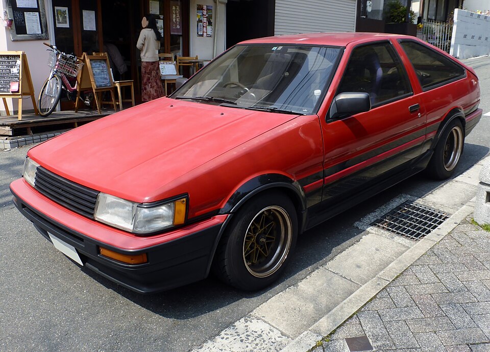 トヨタ カローラレビン／スプリンタートレノ AE86 の正面写真