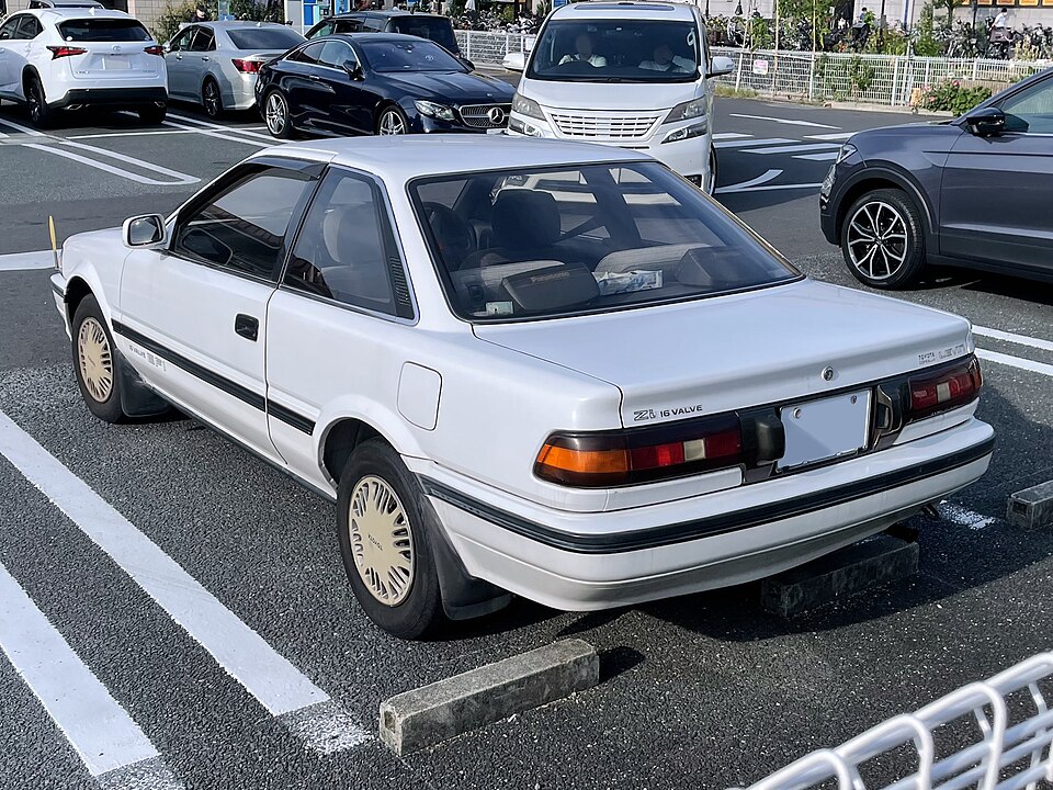 トヨタ カローラレビン／スプリンタートレノ AE92 の後方写真