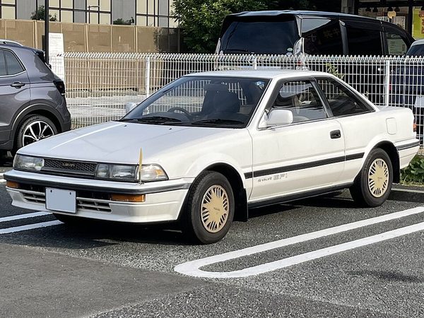 カローラレビン/スプリンタートレノ AE92 の正面写真
