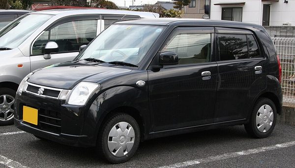 アルト 6代目 前期 の斜め前写真