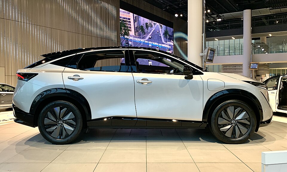 日産 アリア 初代 の横写真