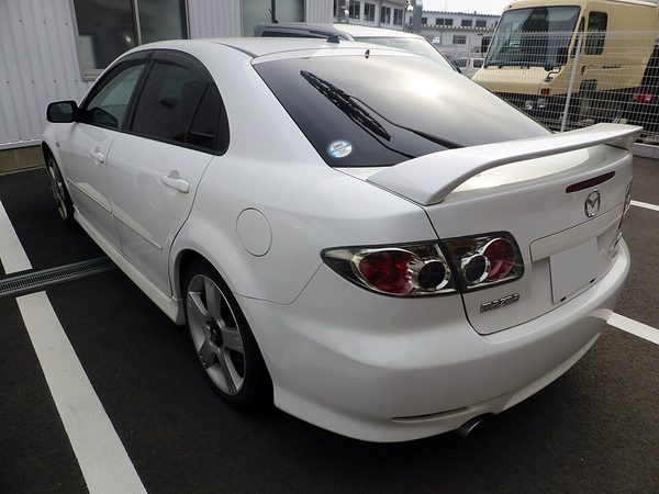 アテンザ／MAZDA6 初代 の後方写真