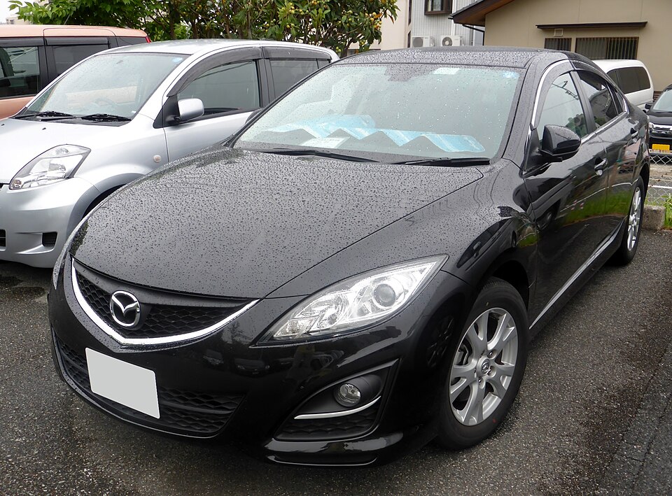 マツダ アテンザ／MAZDA6 2代目 の斜め前写真