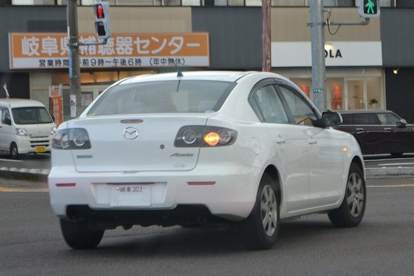 アクセラ／MAZDA3 初代 の後方写真