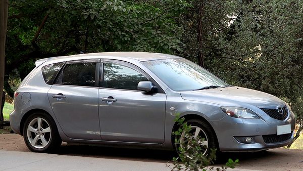 アクセラ／MAZDA3 初代 の横写真
