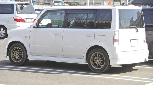 bB 初代 の後方写真
