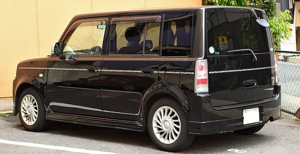 bB 初代 の後方写真