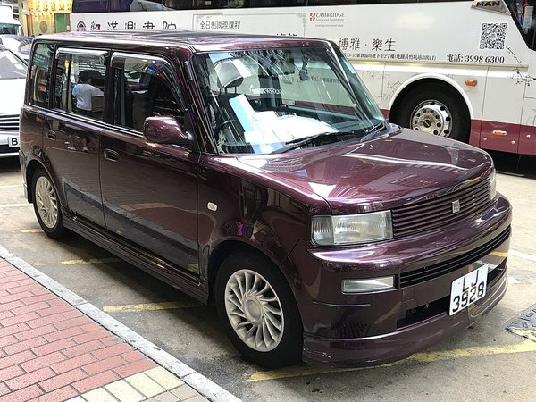 bB 初代 の斜め前写真