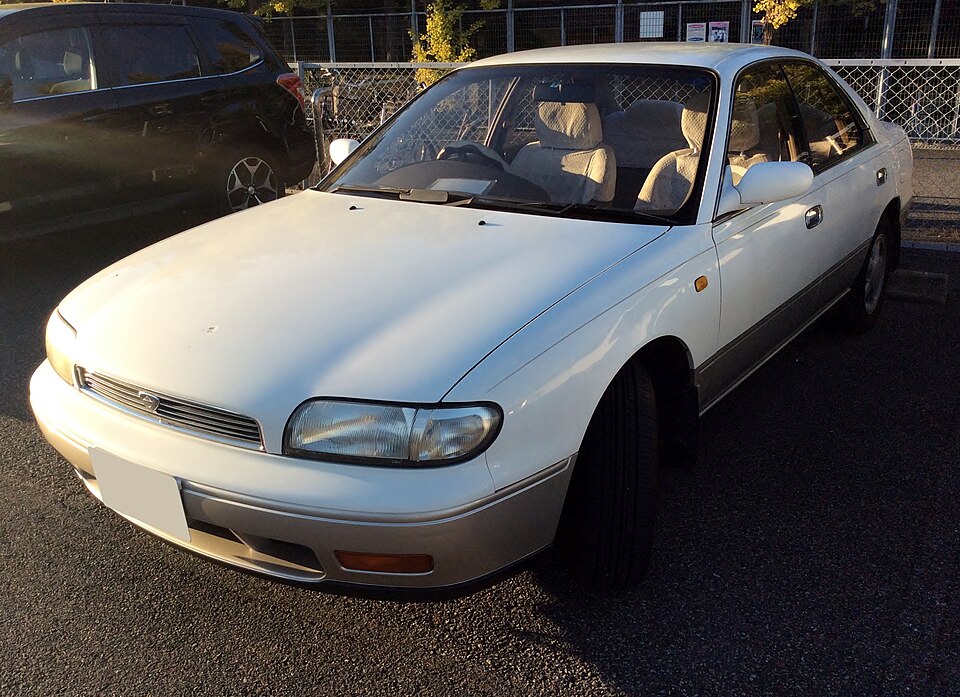 日産 ブルーバード 9代目 の正面写真