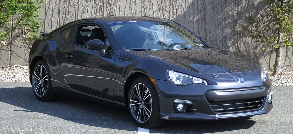 スバル BRZ 初代 の斜め前写真