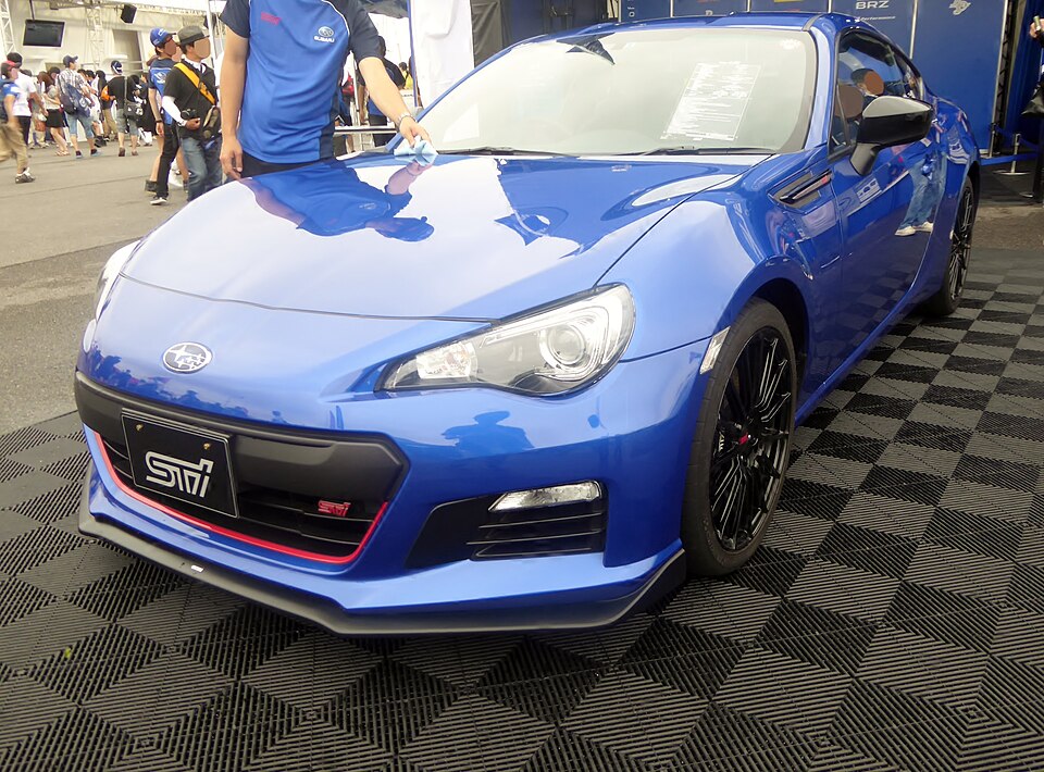 スバル BRZ 初代 の斜め前写真