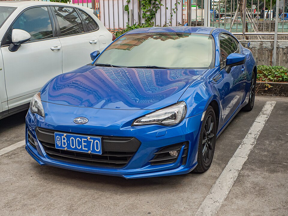 スバル BRZ 初代 の正面写真
