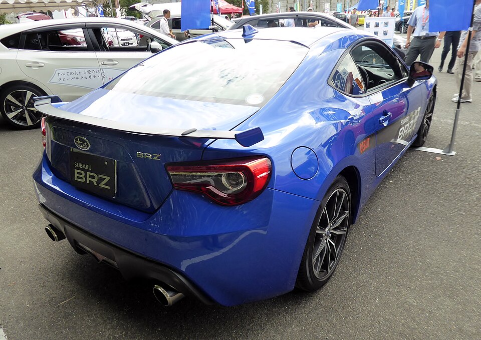 スバル BRZ 初代 の後方写真