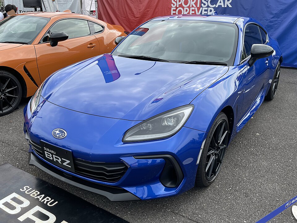 スバル BRZ 2代目 の斜め前写真