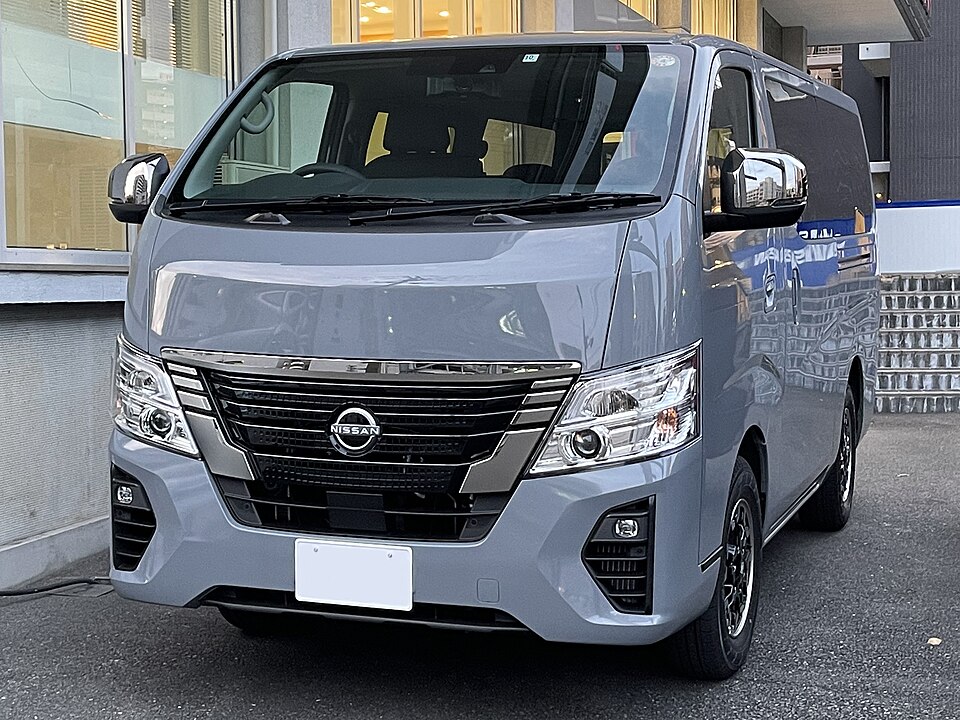 日産 キャラバン 5代目 の斜め前写真