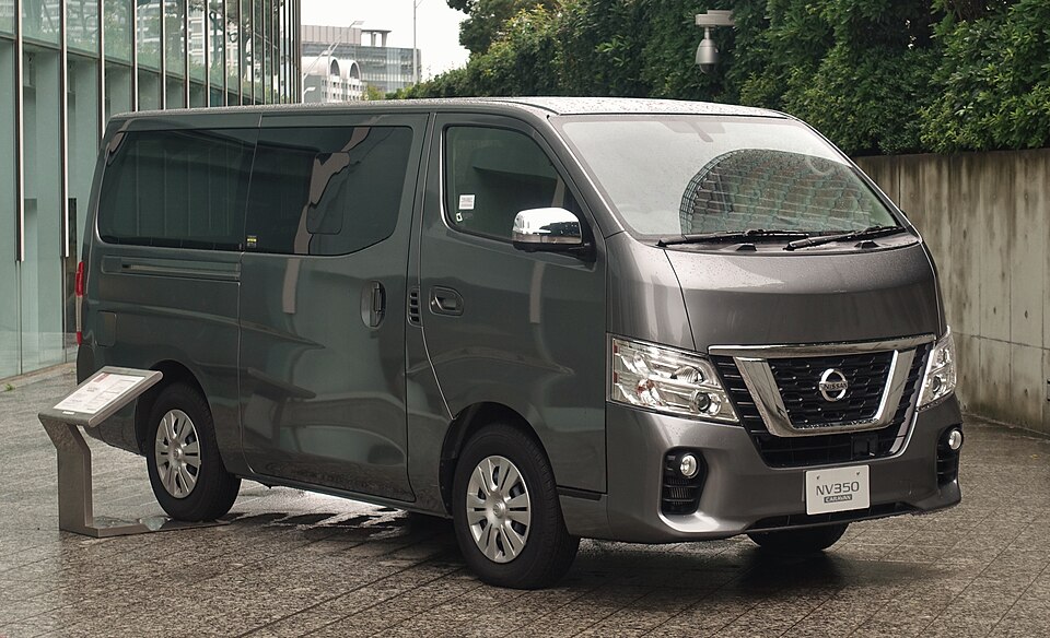 日産 キャラバン 5代目 の斜め前写真