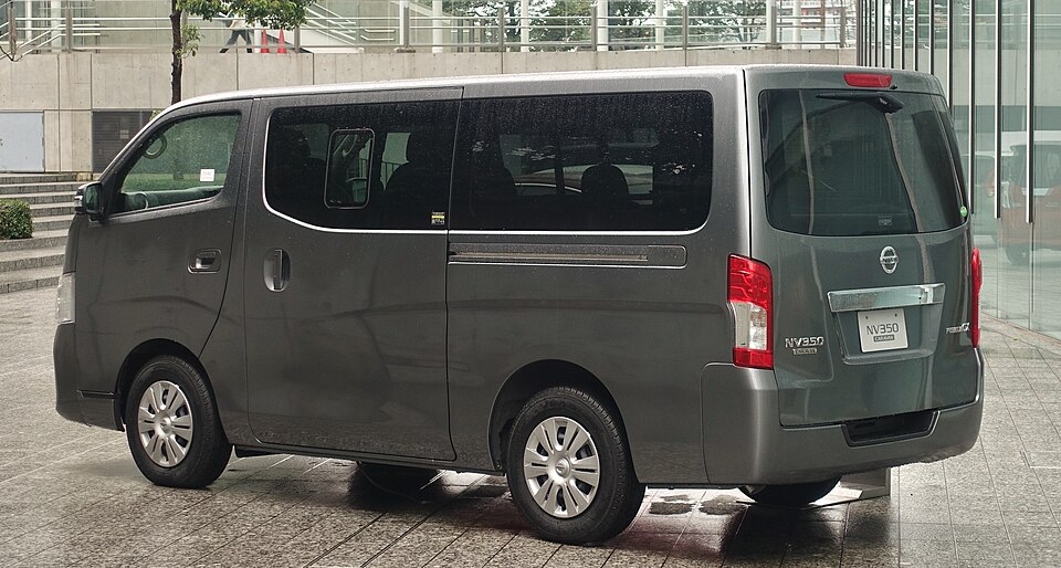 日産 キャラバン 5代目 の後方写真