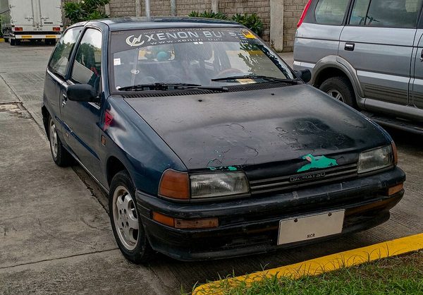 シャレード 3代目 の斜め前写真