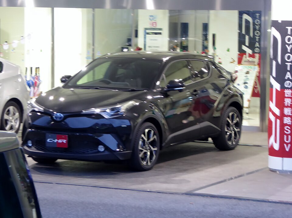 トヨタ C-HR 初代 の外観写真