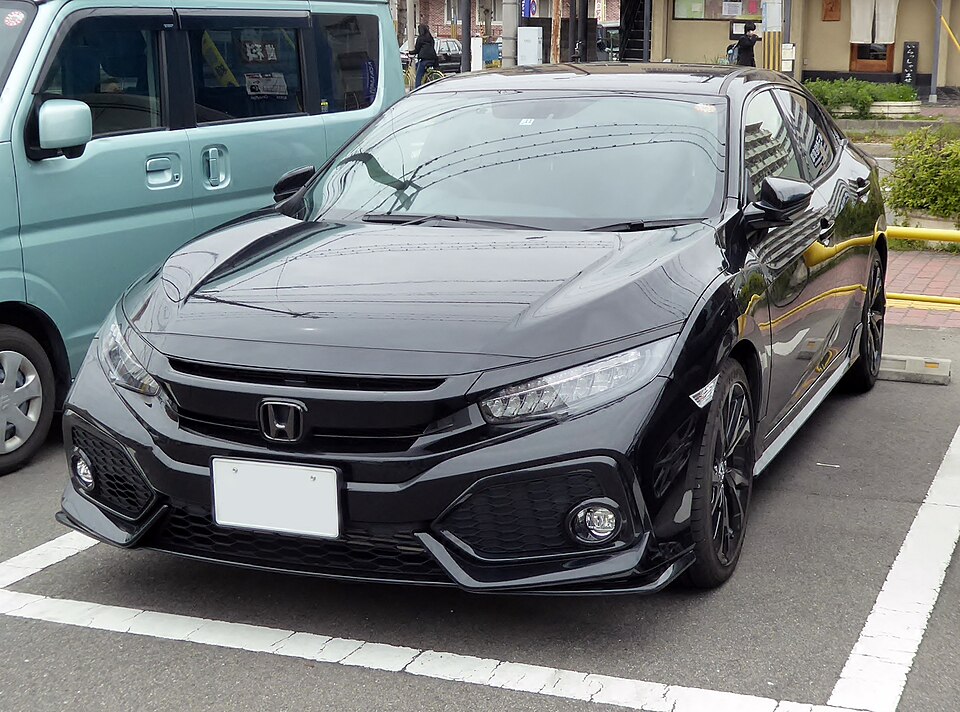 ホンダ シビック 10代目 の正面写真