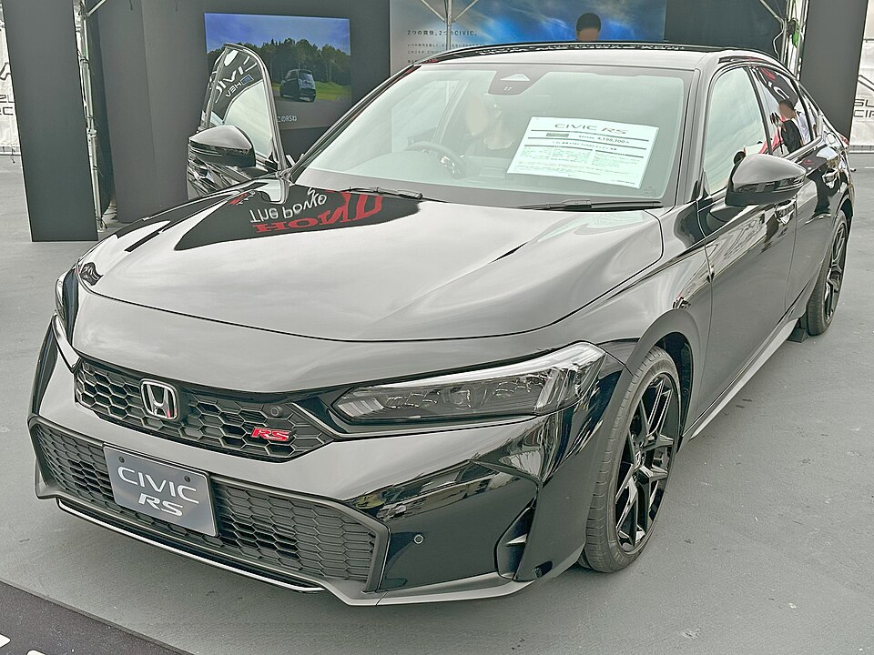 ホンダ シビック 11代目 の斜め前写真