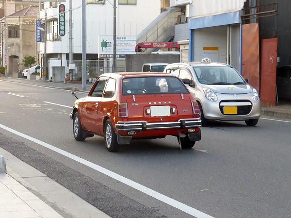 シビック 初代 の後方写真