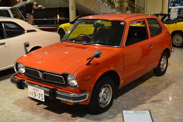 シビック 初代 の正面写真
