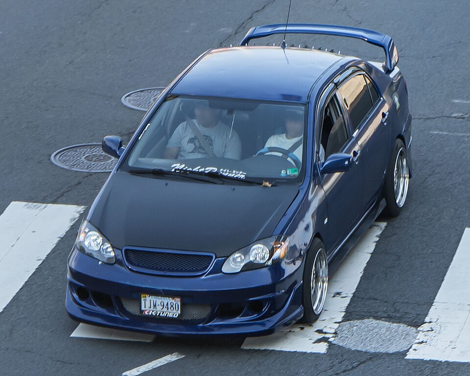 トヨタ カローラ 9代目 (E120) の外観写真