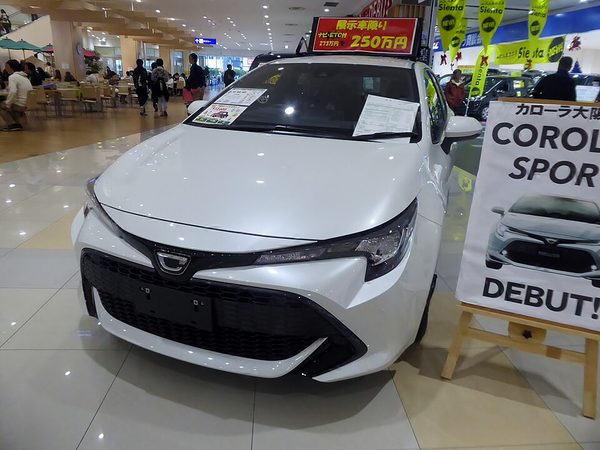 トヨタ カローラスポーツ