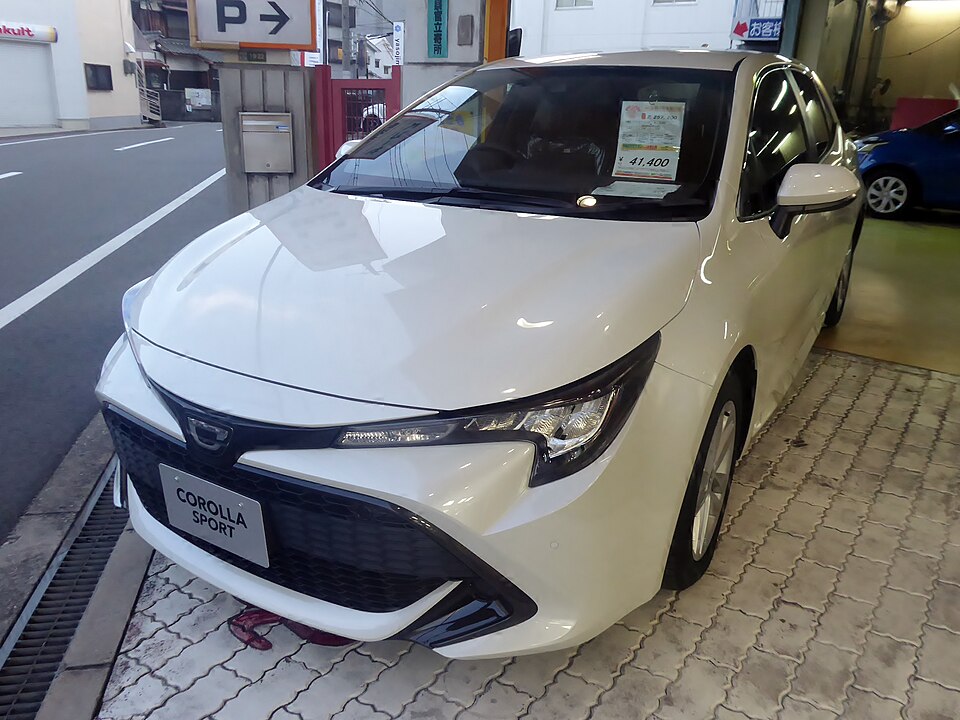 トヨタ カローラスポーツ 初代 通期 の写真
