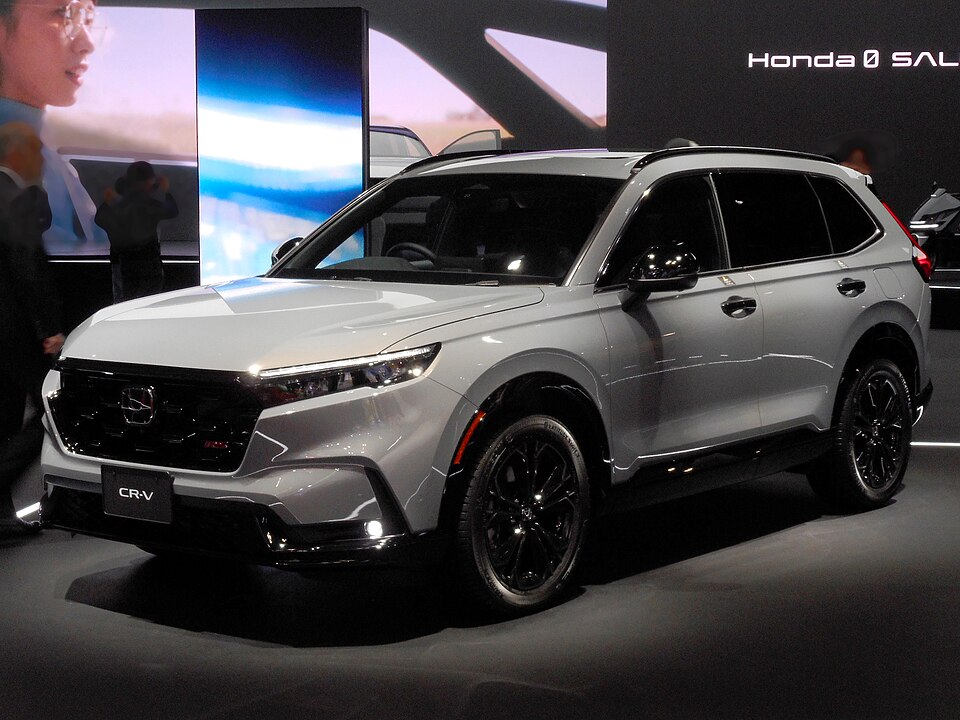 ホンダ CR-V 6代目 の斜め前写真