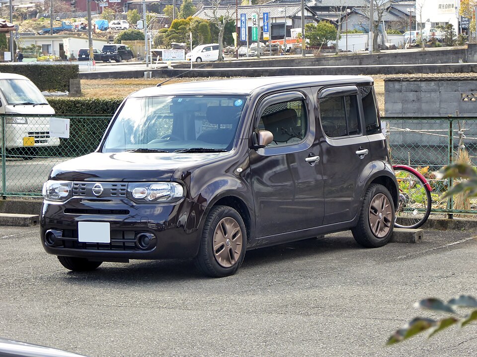 日産 キューブ 3代目 の正面写真