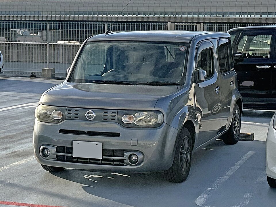 日産 キューブ 3代目 の正面写真