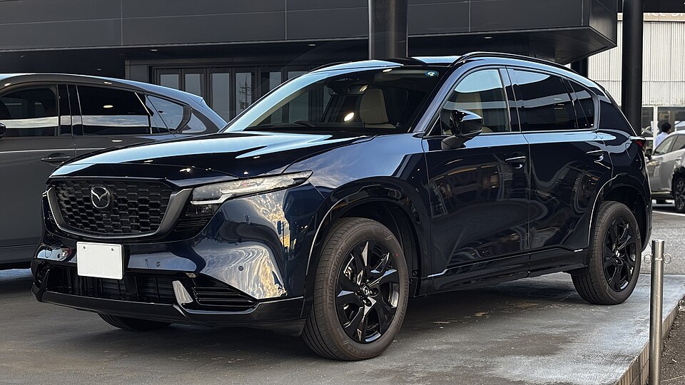 マツダ CX-5 3代目 の斜め前写真