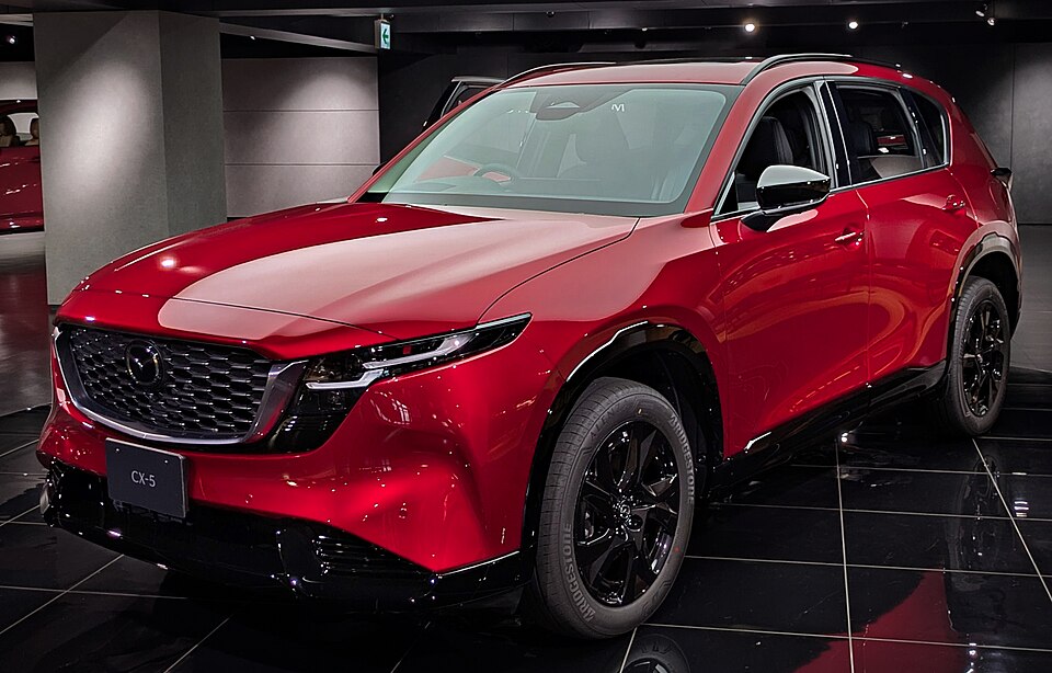 マツダ CX-5 3代目 の斜め前写真