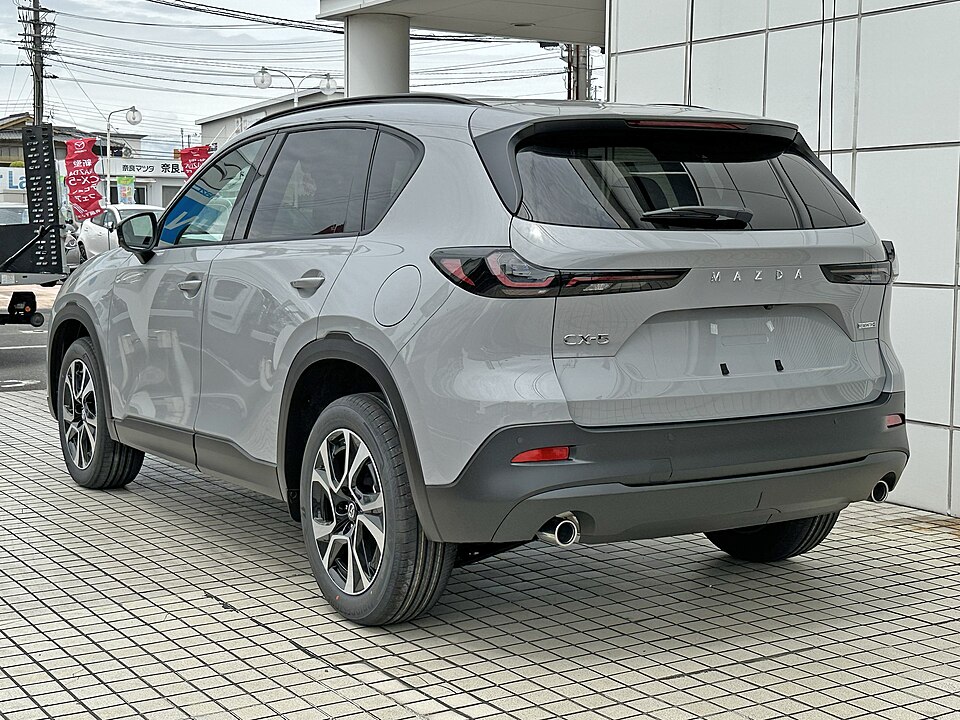 マツダ CX-5 3代目 の後方写真