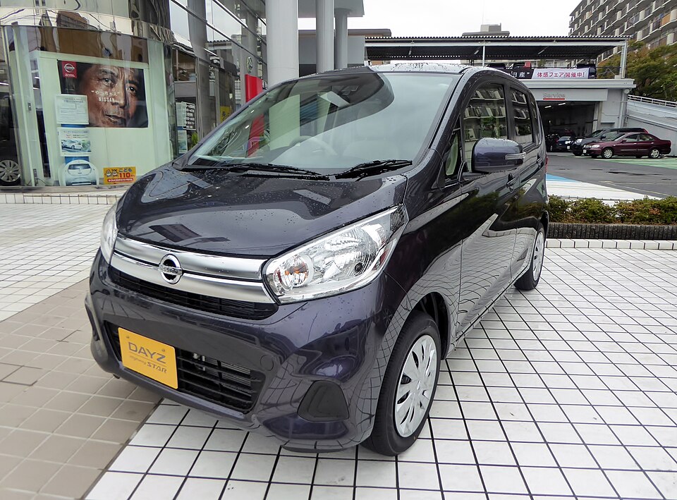 日産 デイズ 初代 の正面写真