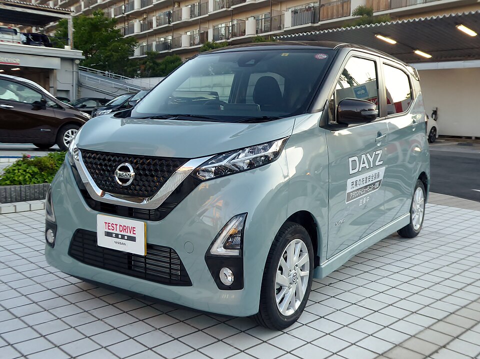 日産 デイズ 2代目 ハイウェイスター の正面写真