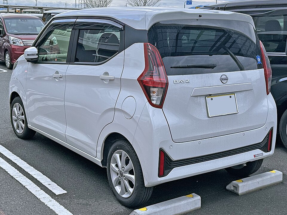 日産 デイズ 2代目 後期 の後方写真