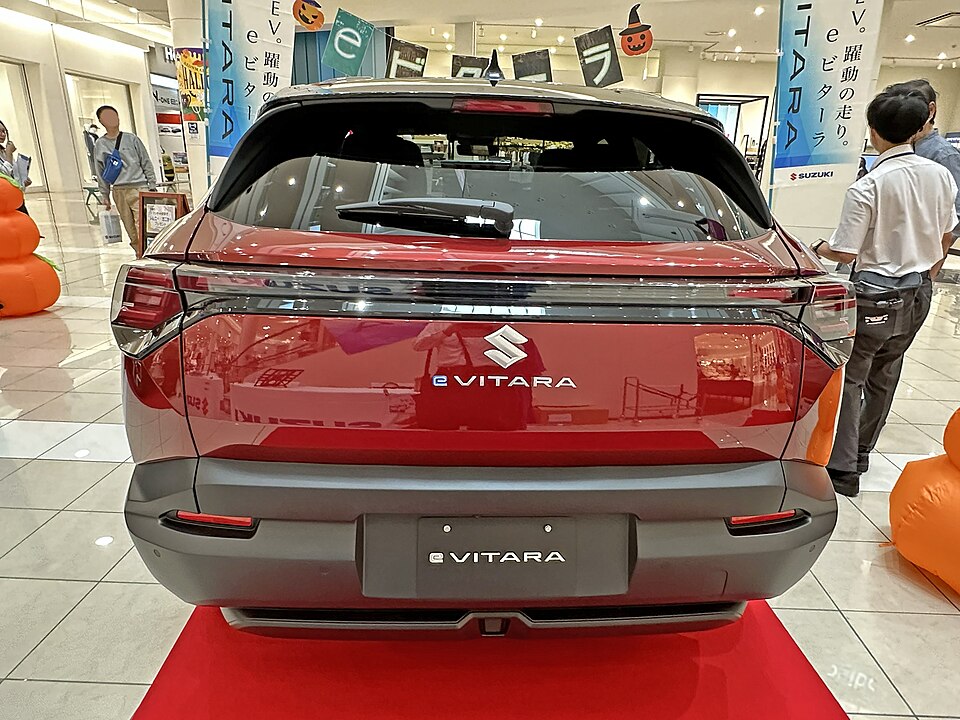 スズキ e ビターラ 初代 の後方写真