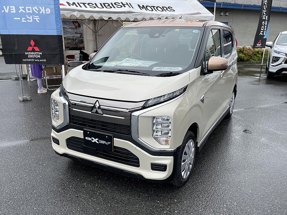 三菱 eKクロス EV 初代 の正面写真