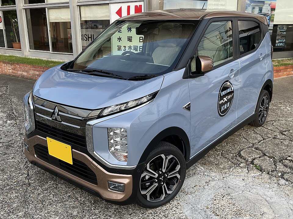 三菱 eKクロス EV 初代 の正面写真