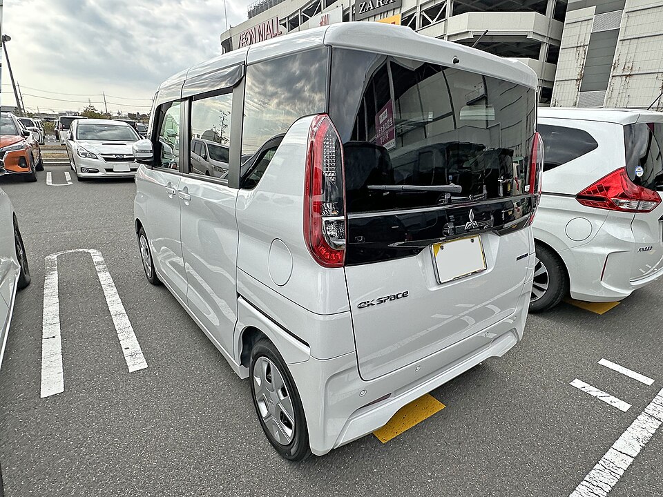 三菱 eKスペース 2代目 の後方写真