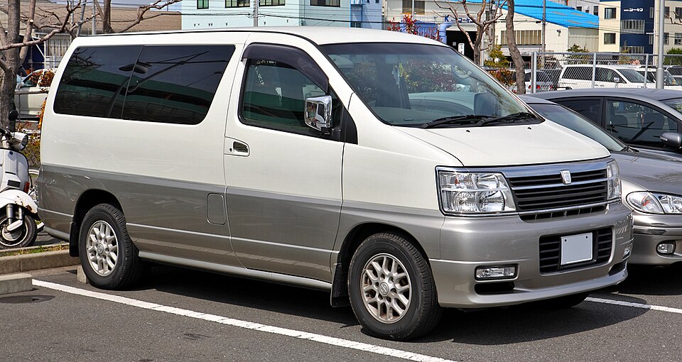 日産 エルグランド 初代 の外観写真