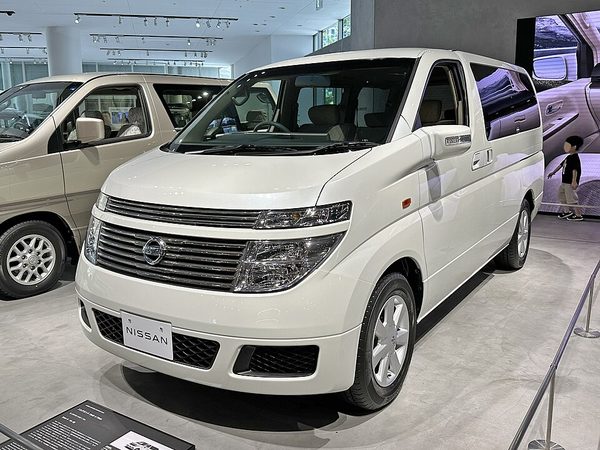 エルグランド 2代目 の正面写真