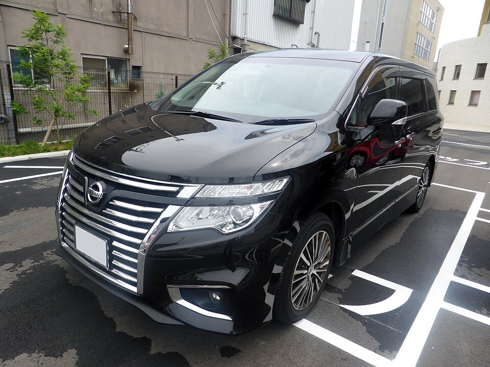 日産 エルグランド 3代目 ハイウェイスター の正面写真